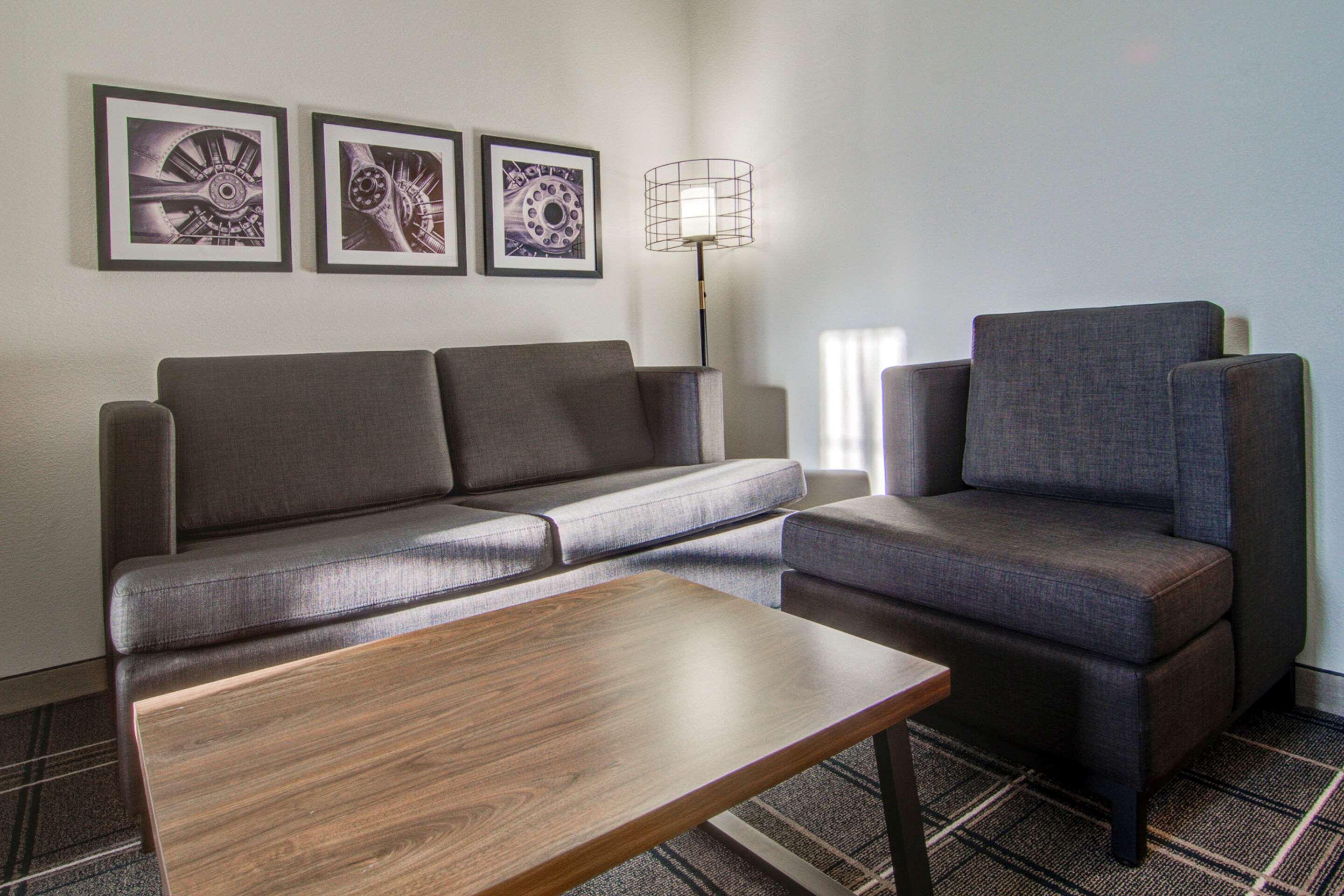 Comfort Suites Newport News Airport Екстериор снимка