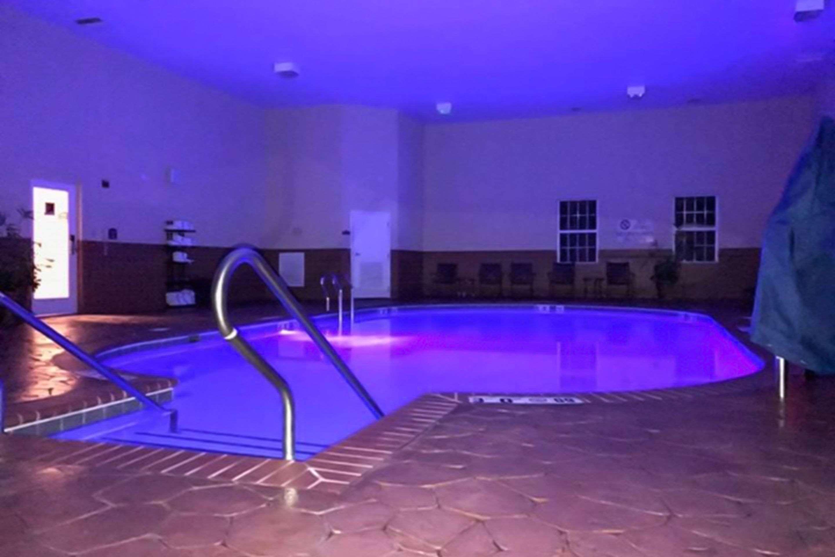 Comfort Suites Newport News Airport Екстериор снимка
