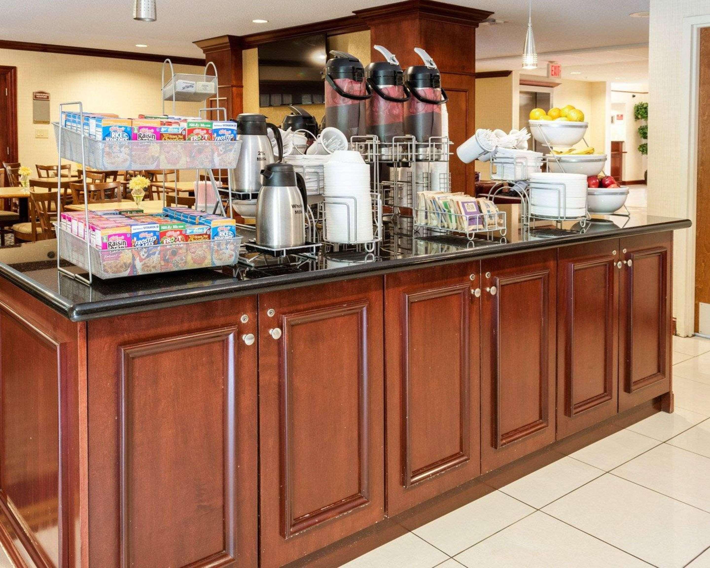 Comfort Suites Newport News Airport Екстериор снимка