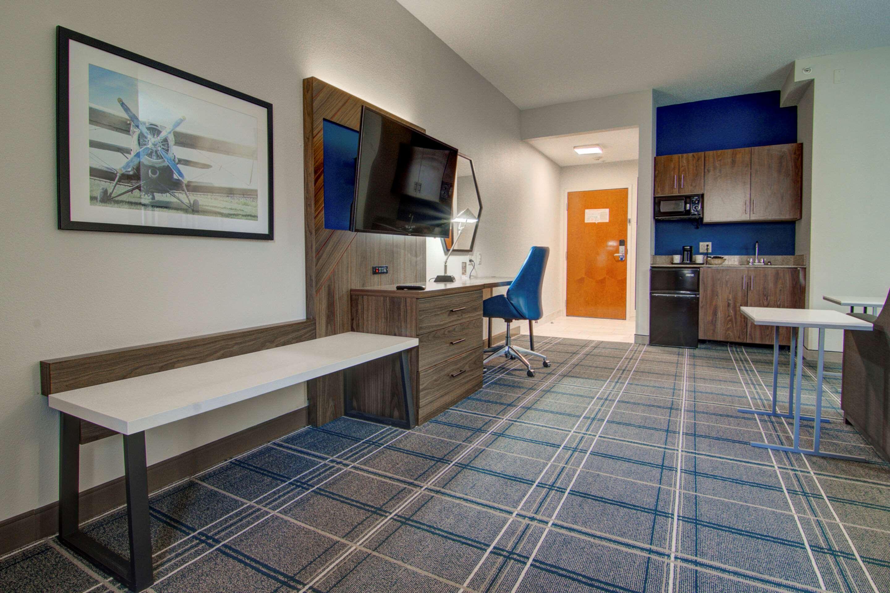 Comfort Suites Newport News Airport Екстериор снимка