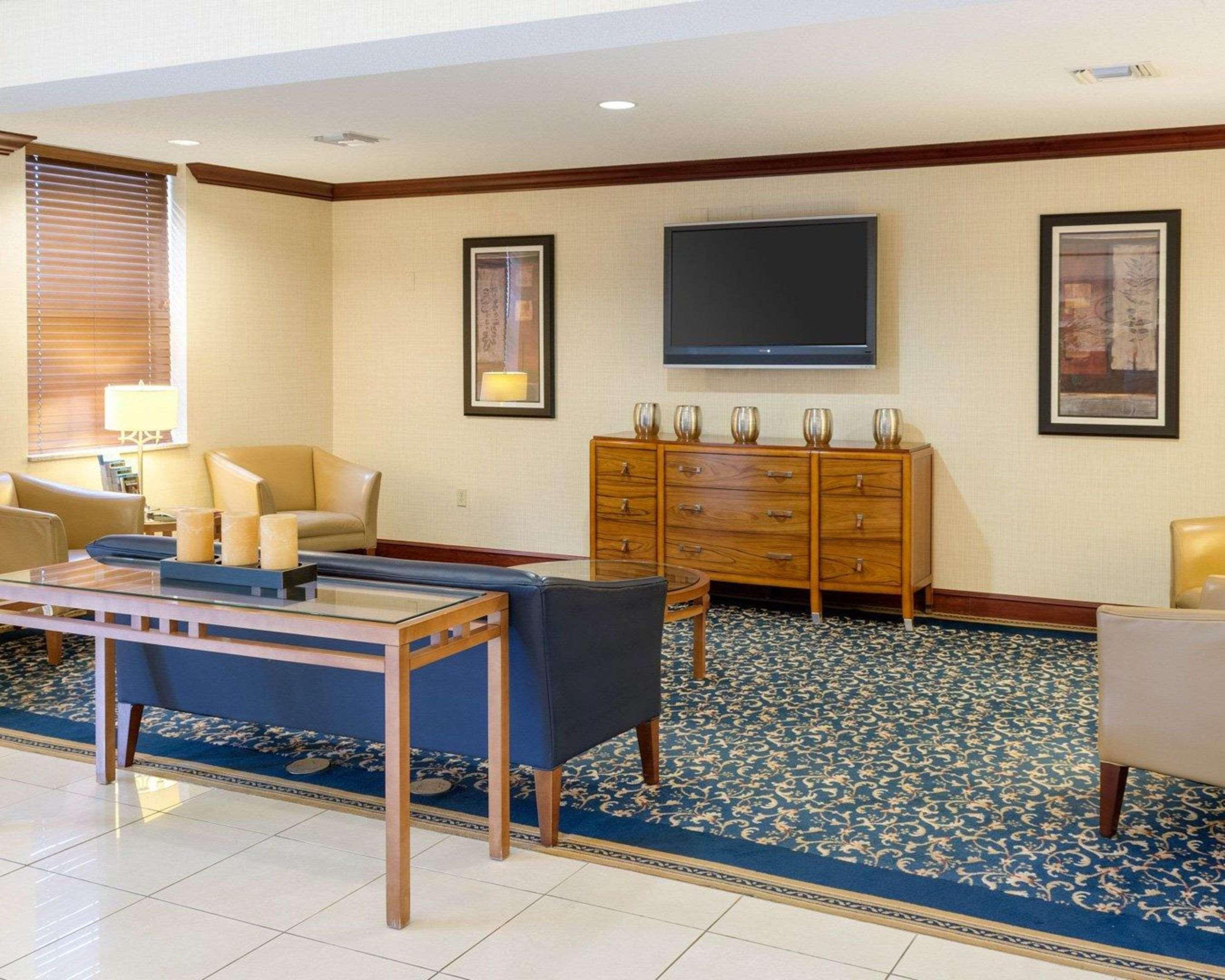 Comfort Suites Newport News Airport Екстериор снимка