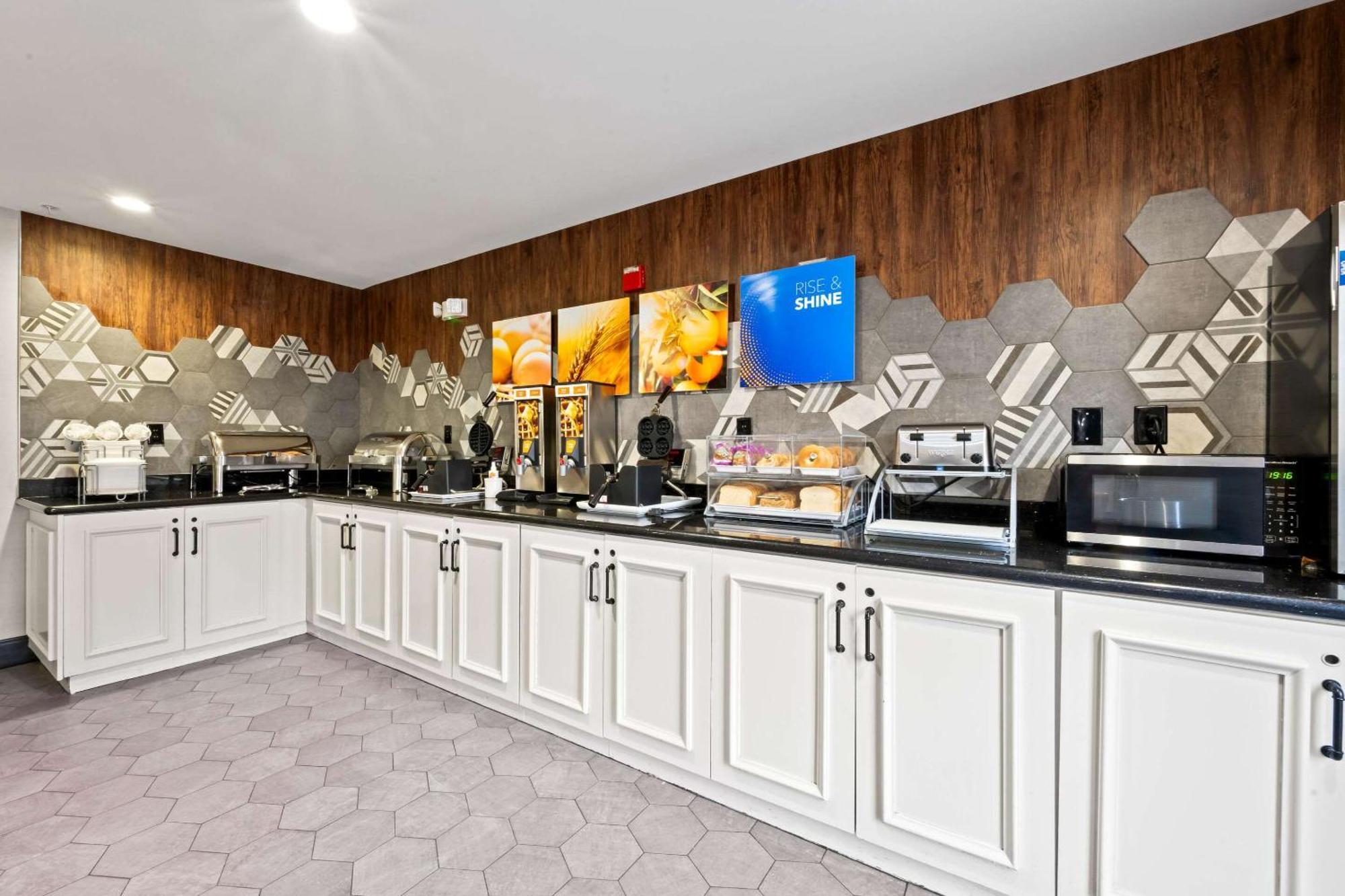 Comfort Suites Newport News Airport Екстериор снимка